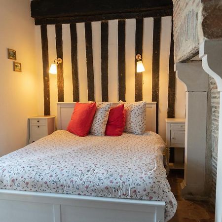 Appartement Meneau Ла-Шарите-сюр-Луар Экстерьер фото