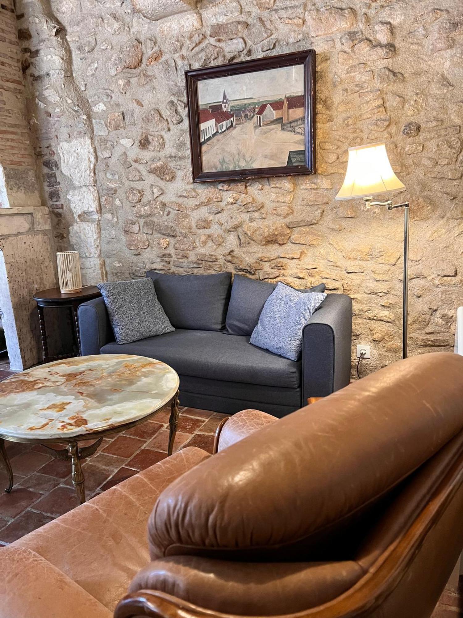 Appartement Meneau Ла-Шарите-сюр-Луар Экстерьер фото